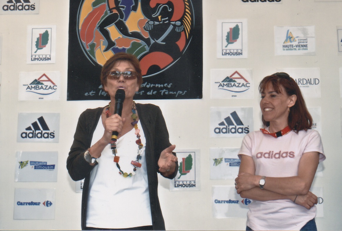 Elisabeth MACIEJOWSKI, maire d'AMBAZAC, et Annette SERGENT, ancienne championne du monde de cross