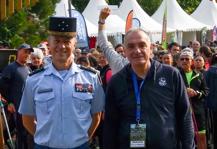 29 - Les généraux Tony MOUCHET, commandant la Gendarmerie de la zone Sud-Ouest, et Thierry GERBOUIN, président de l'association