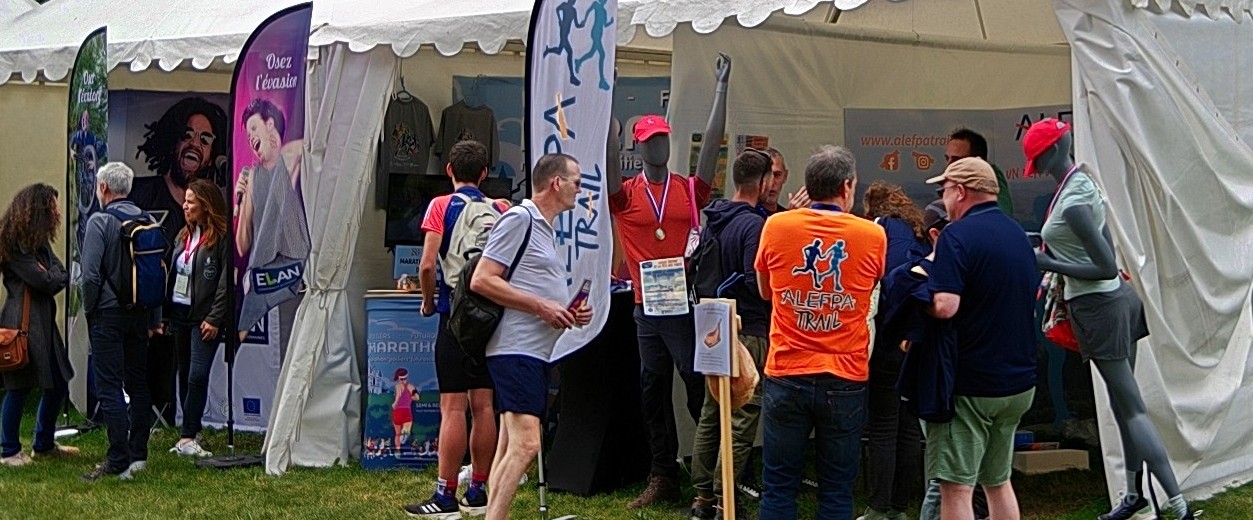 53 - Stands des courses amies