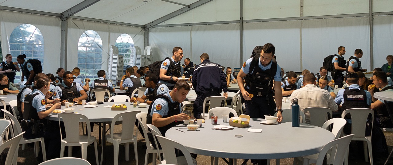 15 - Le samedi, petit déjeuner des élèves-gendarmes arrivant de Tulle à 6h00